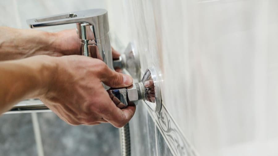 How to Fix a Shower Leaking content image 1